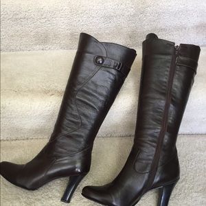 I am selling I can use high heels